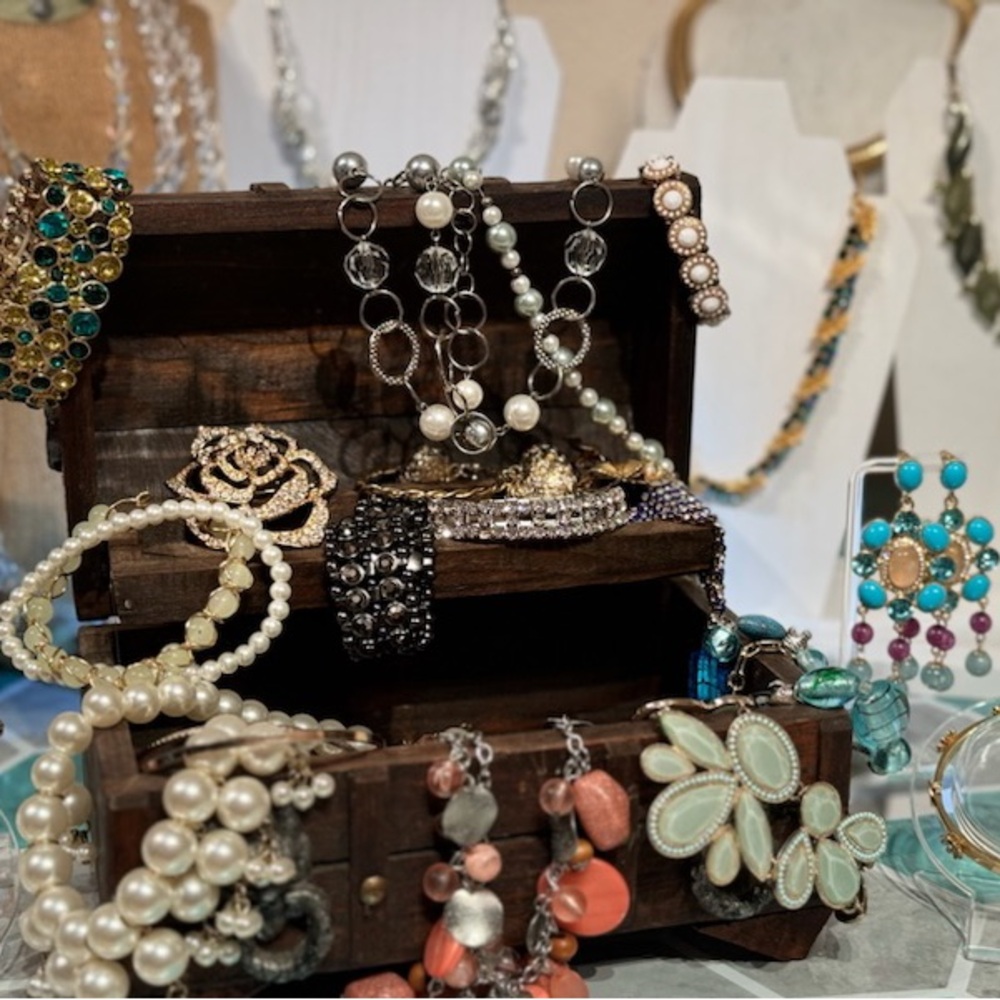 Unlisted Jewelry Listing